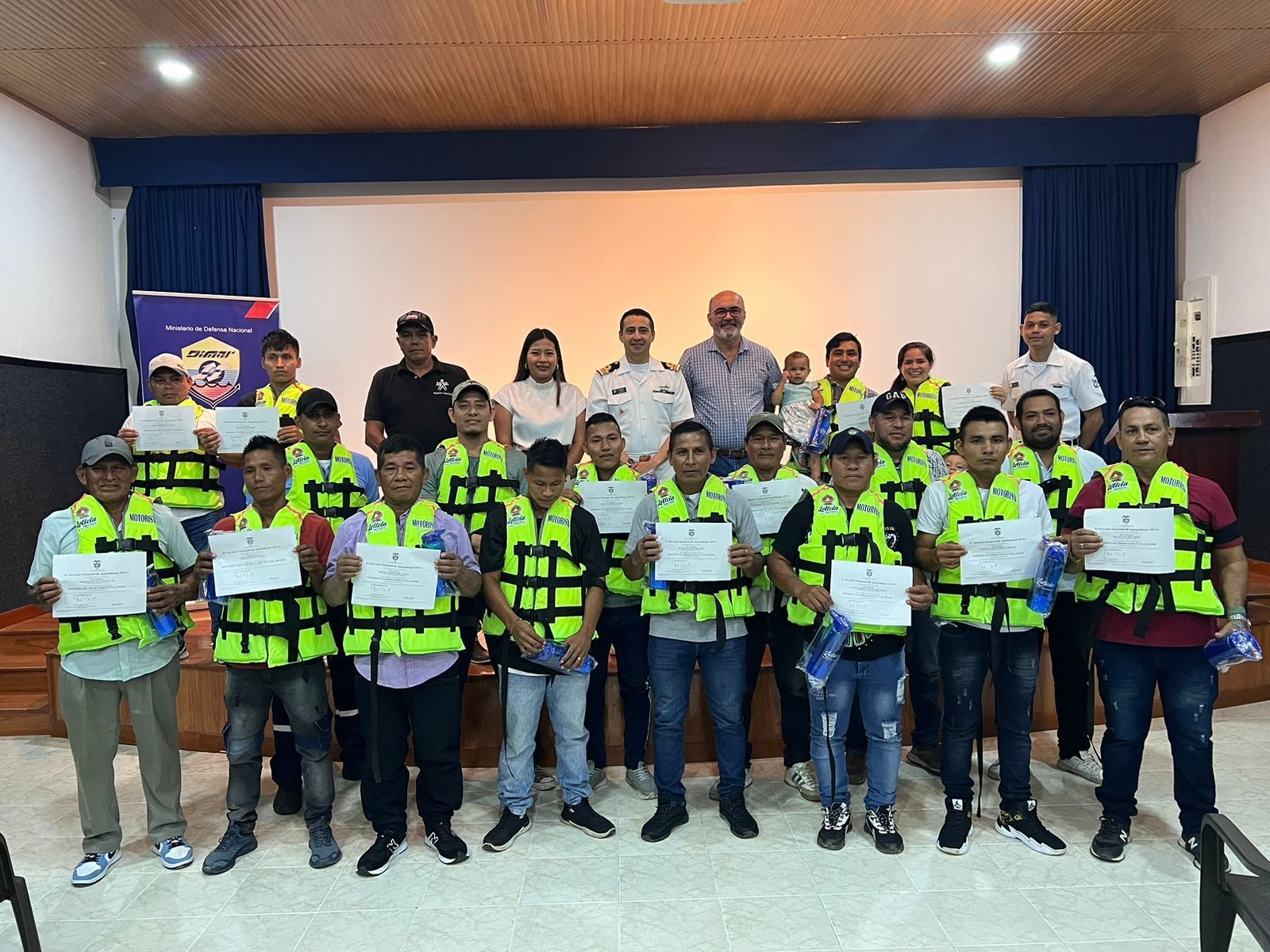 Dimar en Leticia capacitó a 28 alumnos en curso de motorista fluvial Dimar en Leticia capacitó a 28 alumnos en curso de motorista fluvial