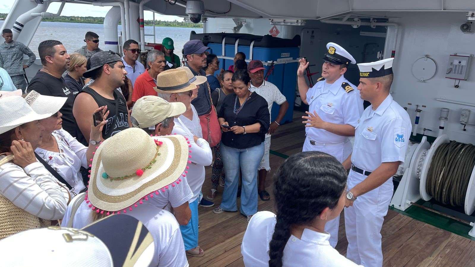 ¡Gracias Barranquilla! Más de tres mil personas visitaron el buque ARC “Simón Bolívar” antes de su viaje a la Antártica ¡Gracias Barranquilla! Más de tres mil personas visitaron el buque ARC “Simón Bolívar” antes de su viaje a la Antártica