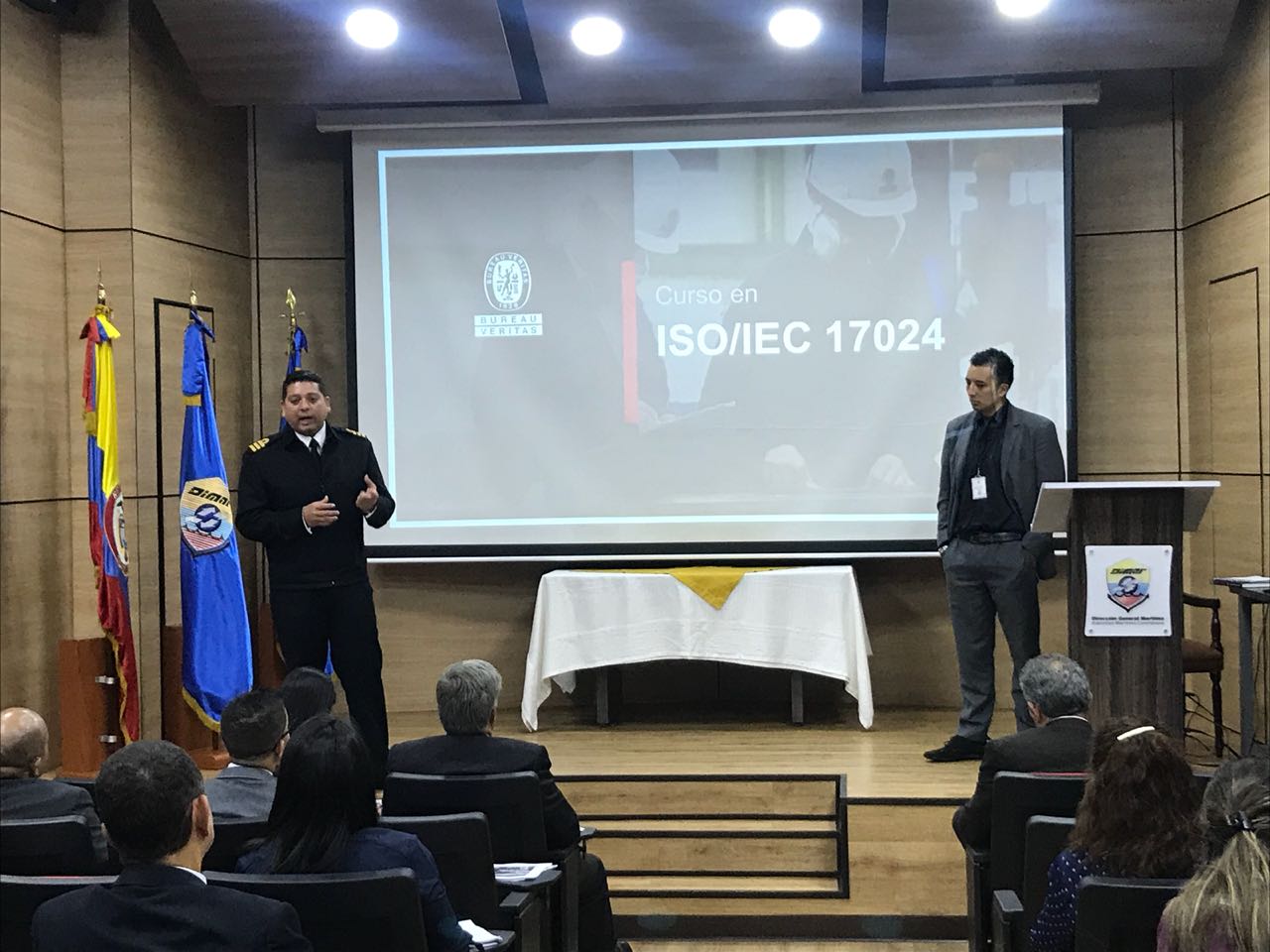Funcionarios del CIOH y Aviación Naval. Funcionarios del CIOH y Aviación Naval.