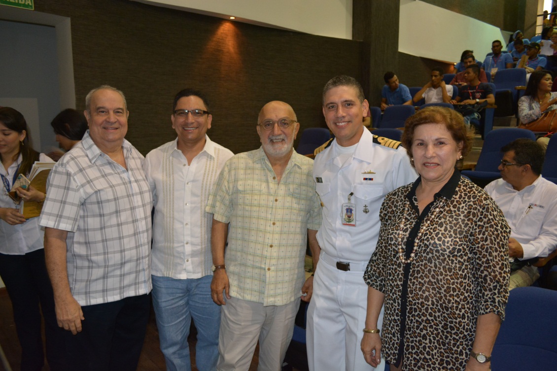 Representantes de RIESCAR en compañía de los homenajeados Juan Gossaín Abdala y CN Alex Ferrero, en representación del CIOH. Representantes de RIESCAR en compañía de los homenajeados Juan Gossaín Abdala y CN Alex Ferrero, en representación del CIOH.