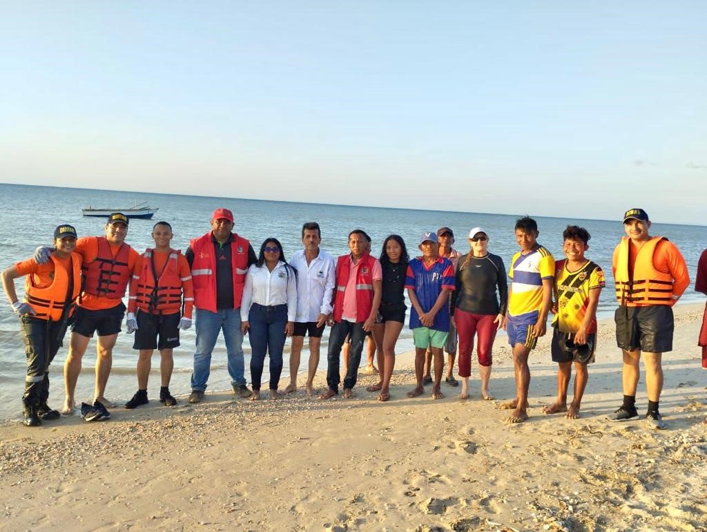 Dimar y Corpoguajira salvan la vida de un ballenato que encalló en Uribia, La Guajira Dimar y Corpoguajira salvan la vida de un ballenato que encalló en Uribia, La Guajira
