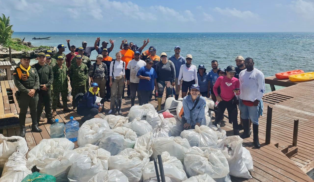 Dimar unida al Comité Municipal de Educación Ambiental de Providencia para limpiar el Parque Old Providence MacBean Lagoon Dimar unida al Comité Municipal de Educación Ambiental de Providencia para limpiar el Parque Old Providence MacBean Lagoon