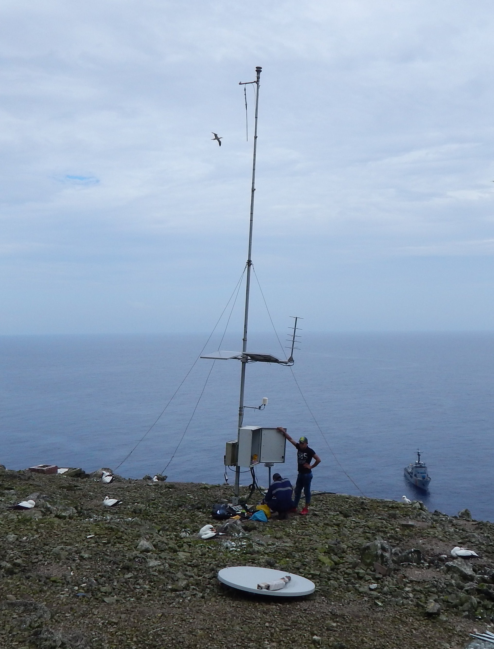 Estación Remota de Servicio de Tráfico Marítimo en la Isla de Malpelo. Estación Remota de Servicio de Tráfico Marítimo en la Isla de Malpelo.