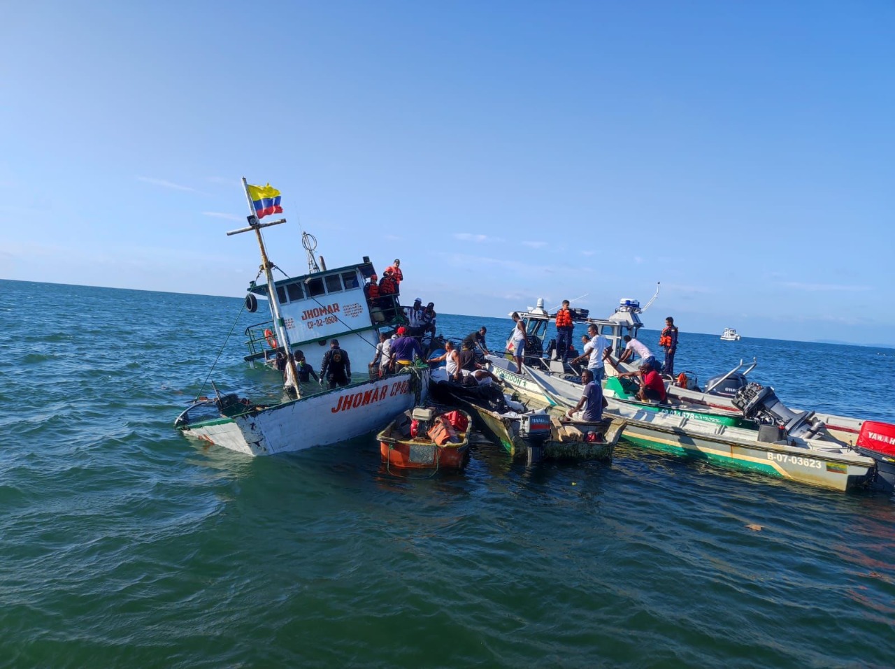 Dimar y Armada de Colombia rescatan a tres personas en el Pacífico nariñense Dimar y Armada de Colombia rescatan a tres personas en el Pacífico nariñense