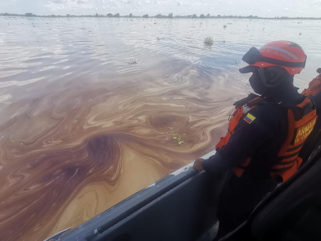 En medio de un trabajo interinstitucional, se logra controlar mancha en aguas del río Magdalena En medio de un trabajo interinstitucional, se logra controlar mancha en aguas del río Magdalena