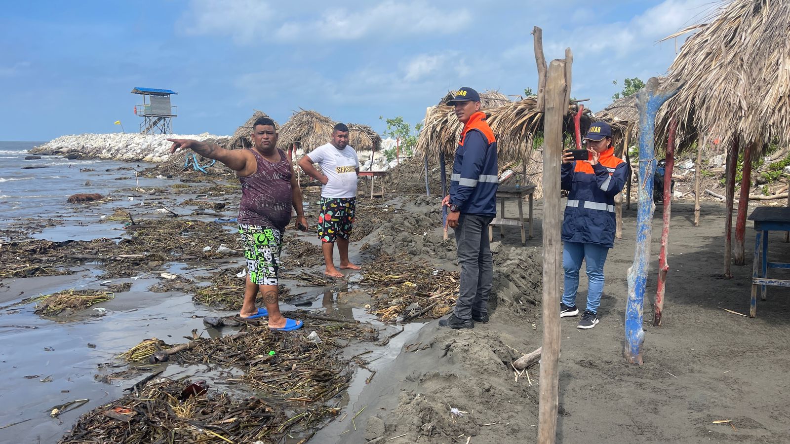 Dimar inspecciona playas afectadas por oleaje y brisas en el Departamento del Atlántico Dimar inspecciona playas afectadas por oleaje y brisas en el Departamento del Atlántico