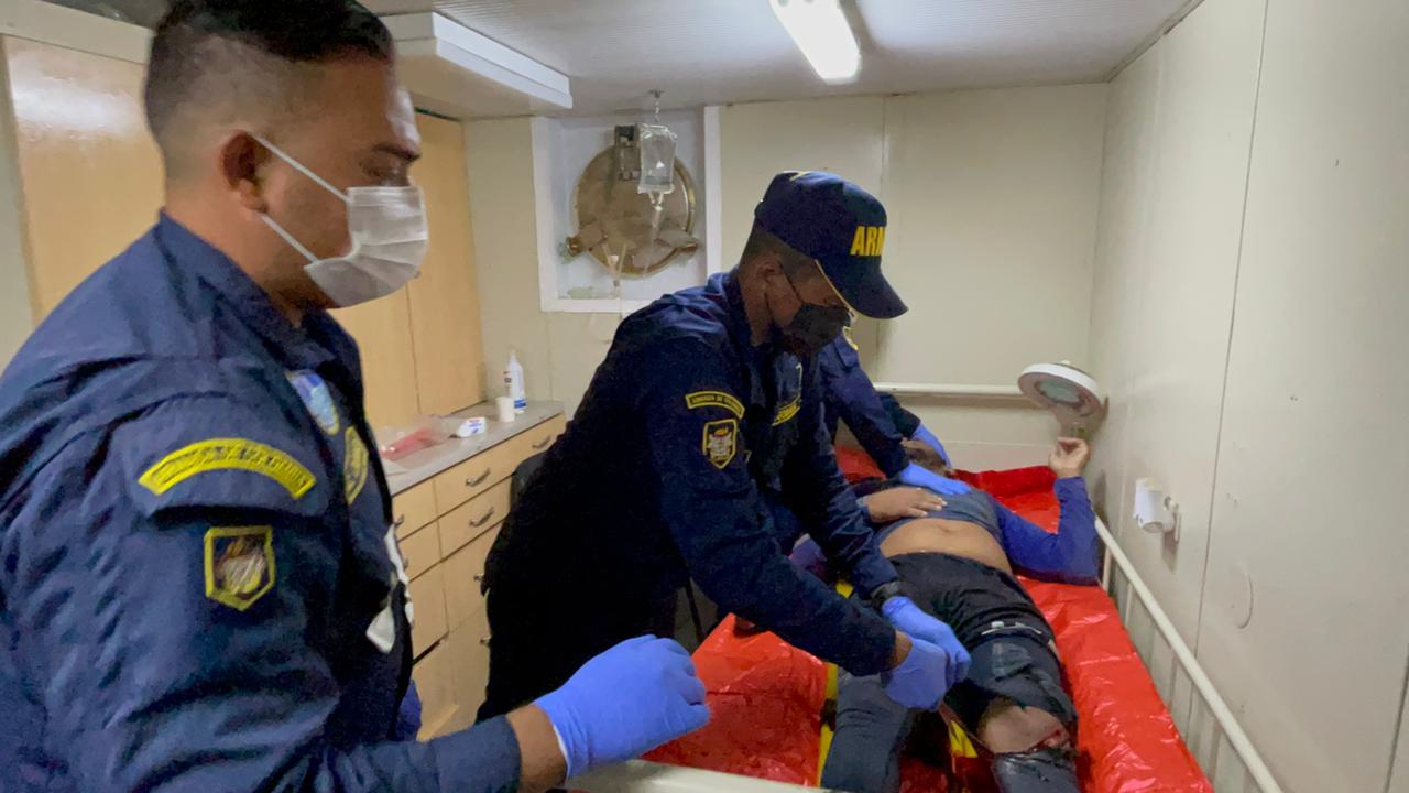 ARC “Providencia” salvaguarda la vida de un pescador isleño mordido por un tiburón ARC “Providencia” salvaguarda la vida de un pescador isleño mordido por un tiburón