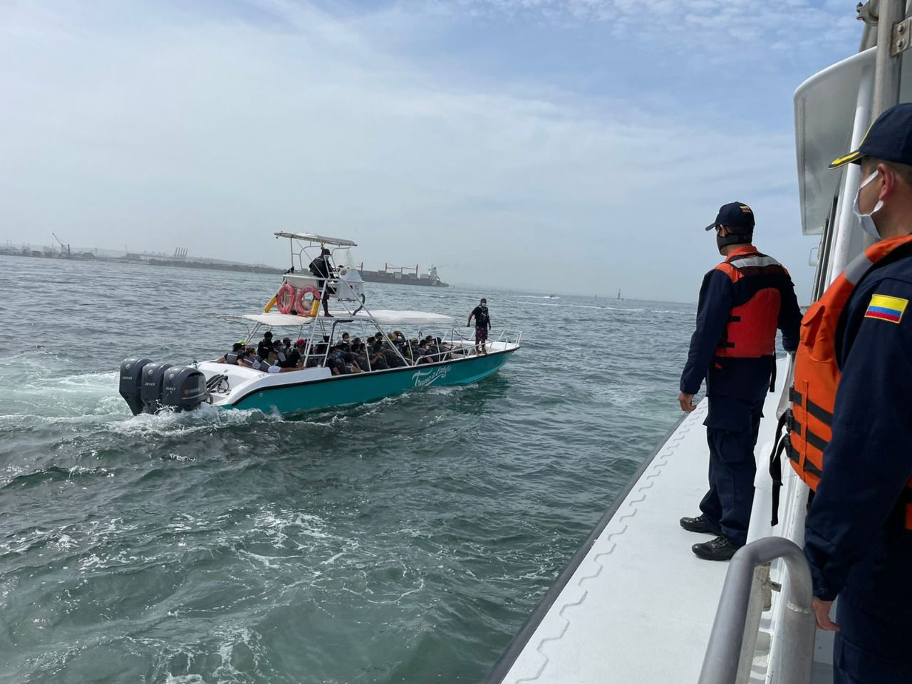 Dimar acompaña a los colombianos garantizando una temporada vacacional segura en las zonas costeras del país Dimar acompaña a los colombianos garantizando una temporada vacacional segura en las zonas costeras del país