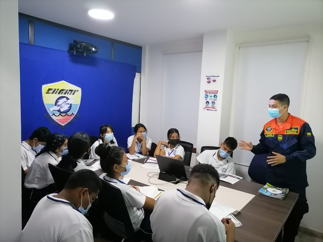 Dimar contribuye con la formación académica de los jóvenes de Leticia Dimar contribuye con la formación académica de los jóvenes de Leticia