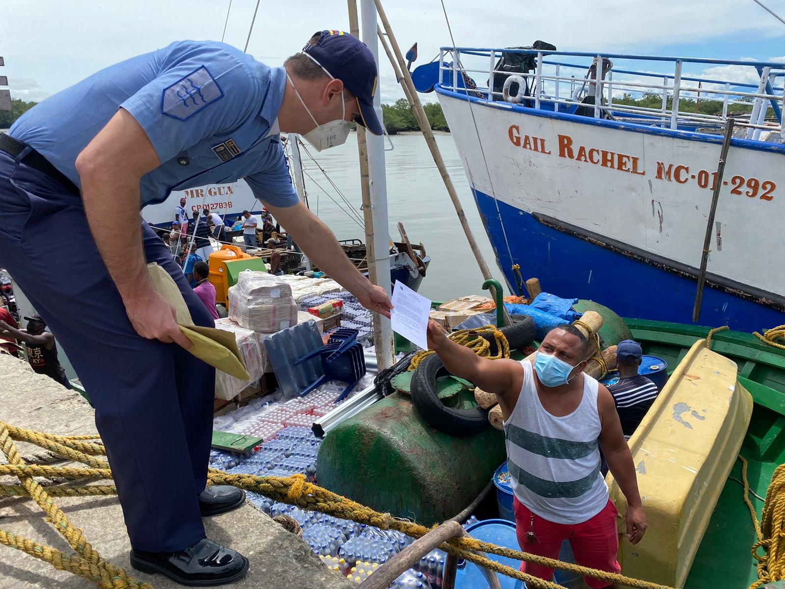200 hombres y mujeres garantizarán diariamente la seguridad en el Caribe y el Pacífico colombiano: Dimar 200 hombres y mujeres garantizarán diariamente la seguridad en el Caribe y el Pacífico colombiano: Dimar