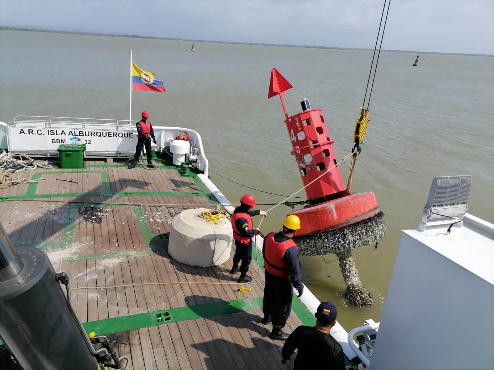 Dimar trabaja por la seguridad integral marítima con el mantenimiento de las ayudas a la navegación en el Caribe colombiano Dimar trabaja por la seguridad integral marítima con el mantenimiento de las ayudas a la navegación en el Caribe colombiano