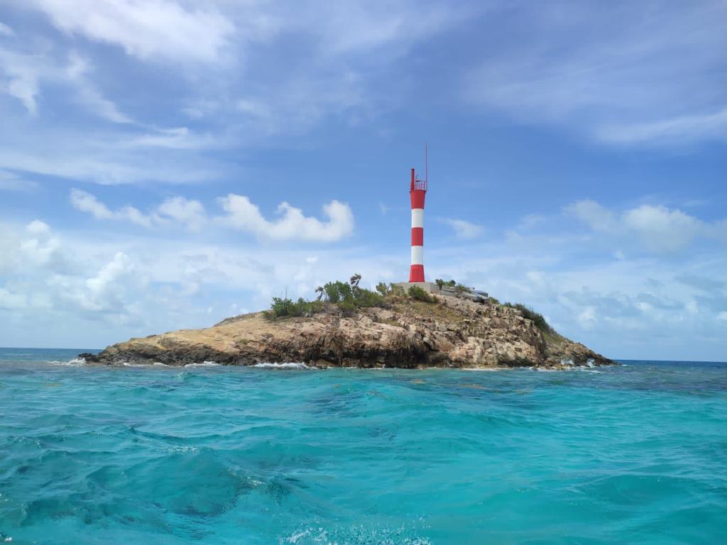 Dimar entrega faros Cayo Palma y Cove Rojo en San Andrés y Providencia Dimar entrega faros Cayo Palma y Cove Rojo en San Andrés y Providencia