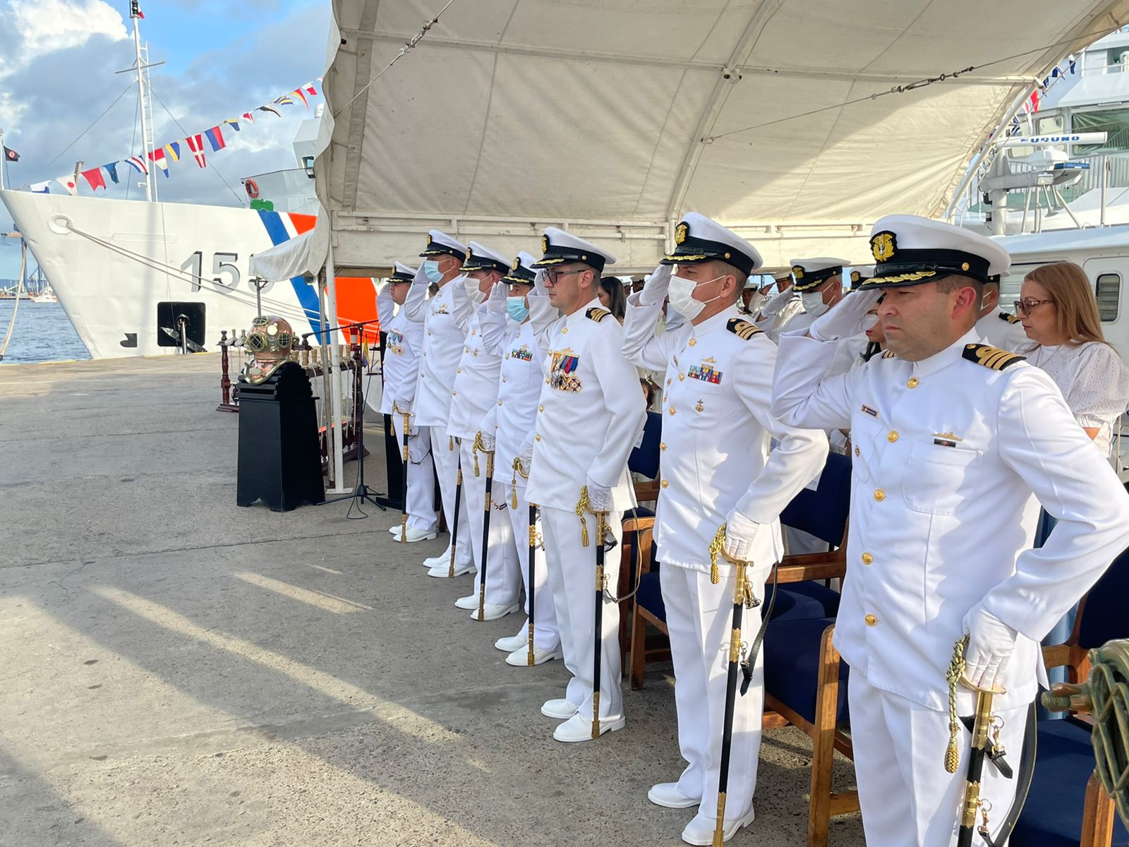 El Capitán de Corbeta Santiago José Coronado Barragán asume como nuevo Comandante del Buque ARC "Malpelo" El Capitán de Corbeta Santiago José Coronado Barragán asume como nuevo Comandante del Buque ARC "Malpelo"