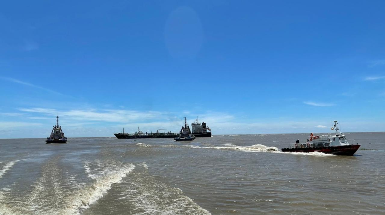 Se supera exitosamente la emergencia del buque Amber Bay en Barranquilla Se supera exitosamente la emergencia del buque Amber Bay en Barranquilla