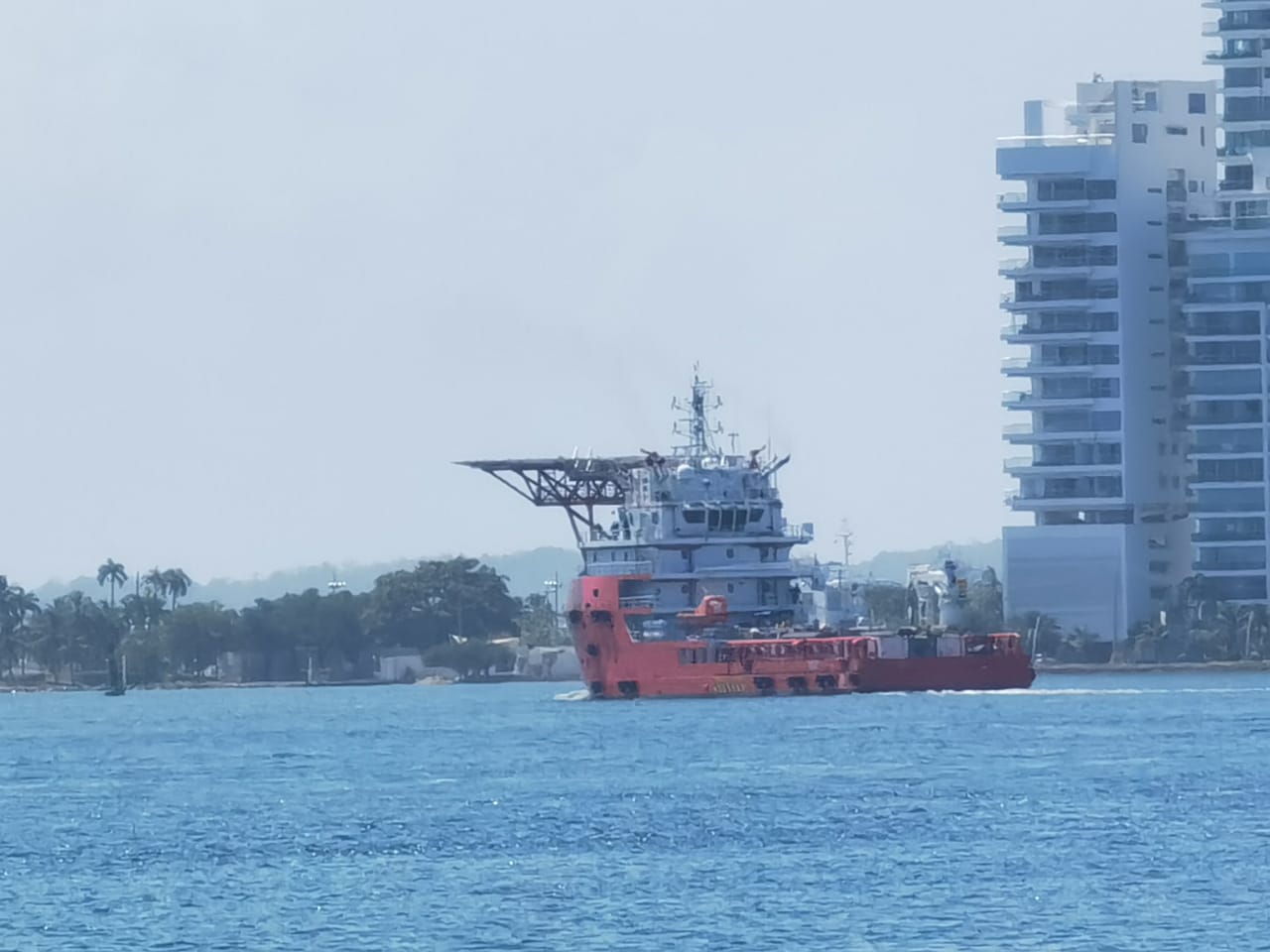 Zarpa buque ARC "Caribe” transportando más de 150 toneladas de ayudas humanitarias a San Andrés y Providencia Zarpa buque ARC "Caribe” transportando más de 150 toneladas de ayudas humanitarias a San Andrés y Providencia