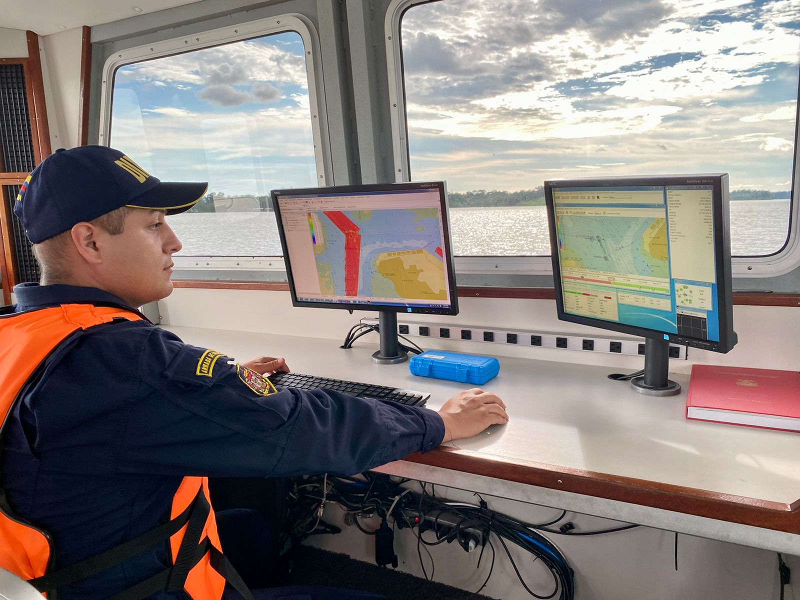 Dimar realiza levantamiento hidrográfico en la bahía interna y el canal de acceso de Buenaventura Dimar realiza levantamiento hidrográfico en la bahía interna y el canal de acceso de Buenaventura