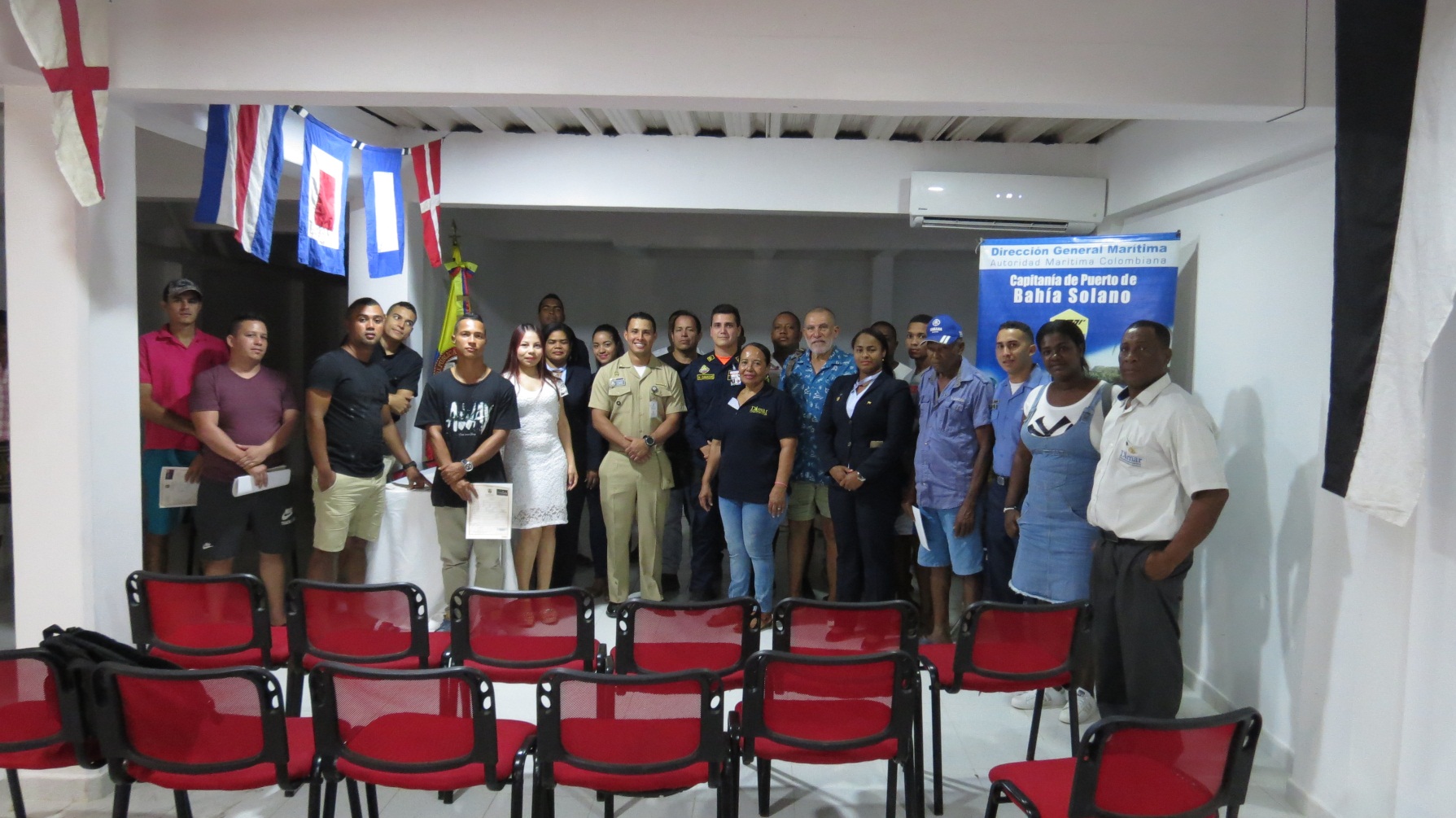Dimar entregó 30 matrículas de embarcaciones menores en Bahía Solano Dimar entregó 30 matrículas de embarcaciones menores en Bahía Solano