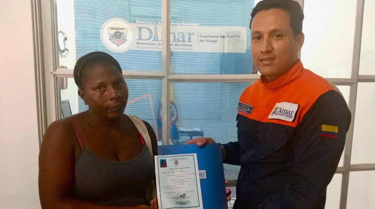 Dimar entrega licencia de navegación por primera vez a una guapireña Dimar entrega licencia de navegación por primera vez a una guapireña