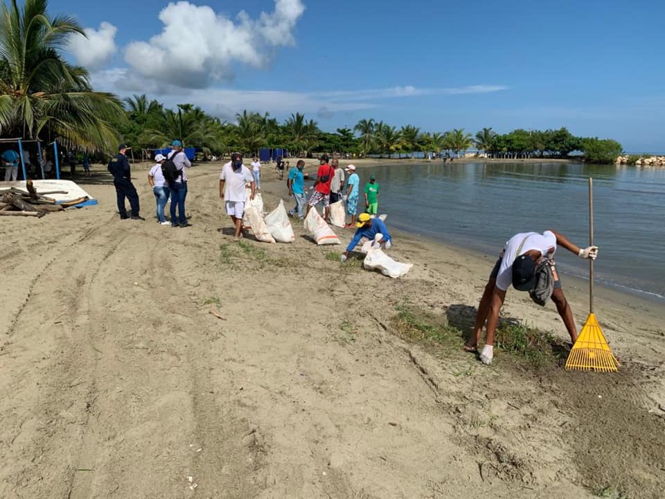 Dimar lidera jornada de limpieza y adecuación de playas en Coveñas y San Antero