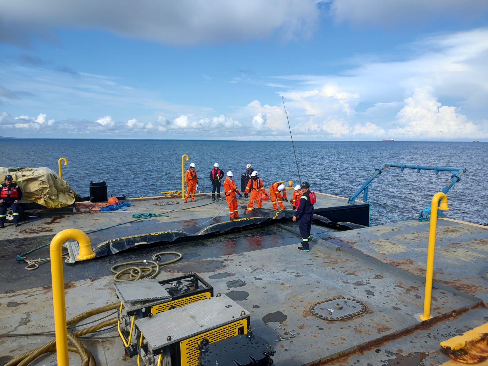 Dimar participa en simulacro de atención de emergencia por derrame de hidrocarburos en el  Golfo de Morrosquillo. 