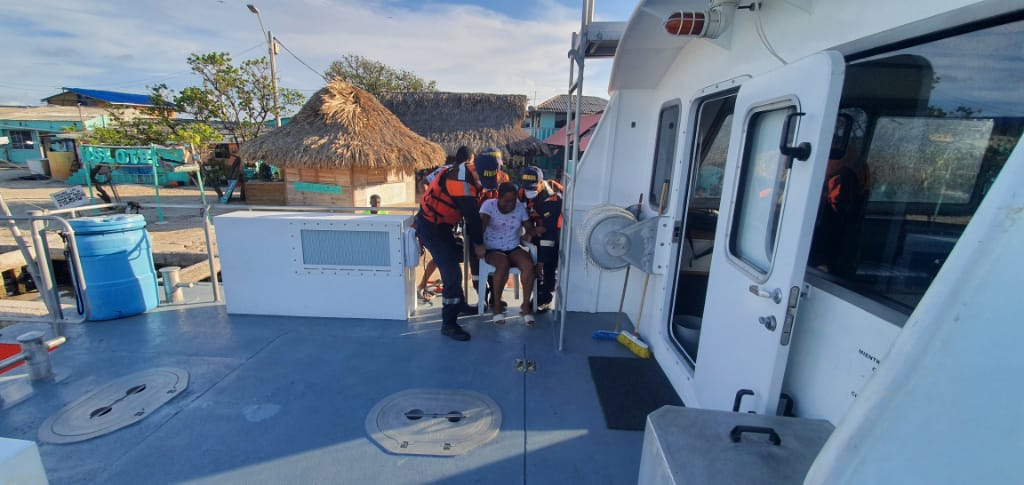 Dimar realiza evacuación médica en Santa Cruz del Islote Dimar realiza evacuación médica en Santa Cruz del Islote