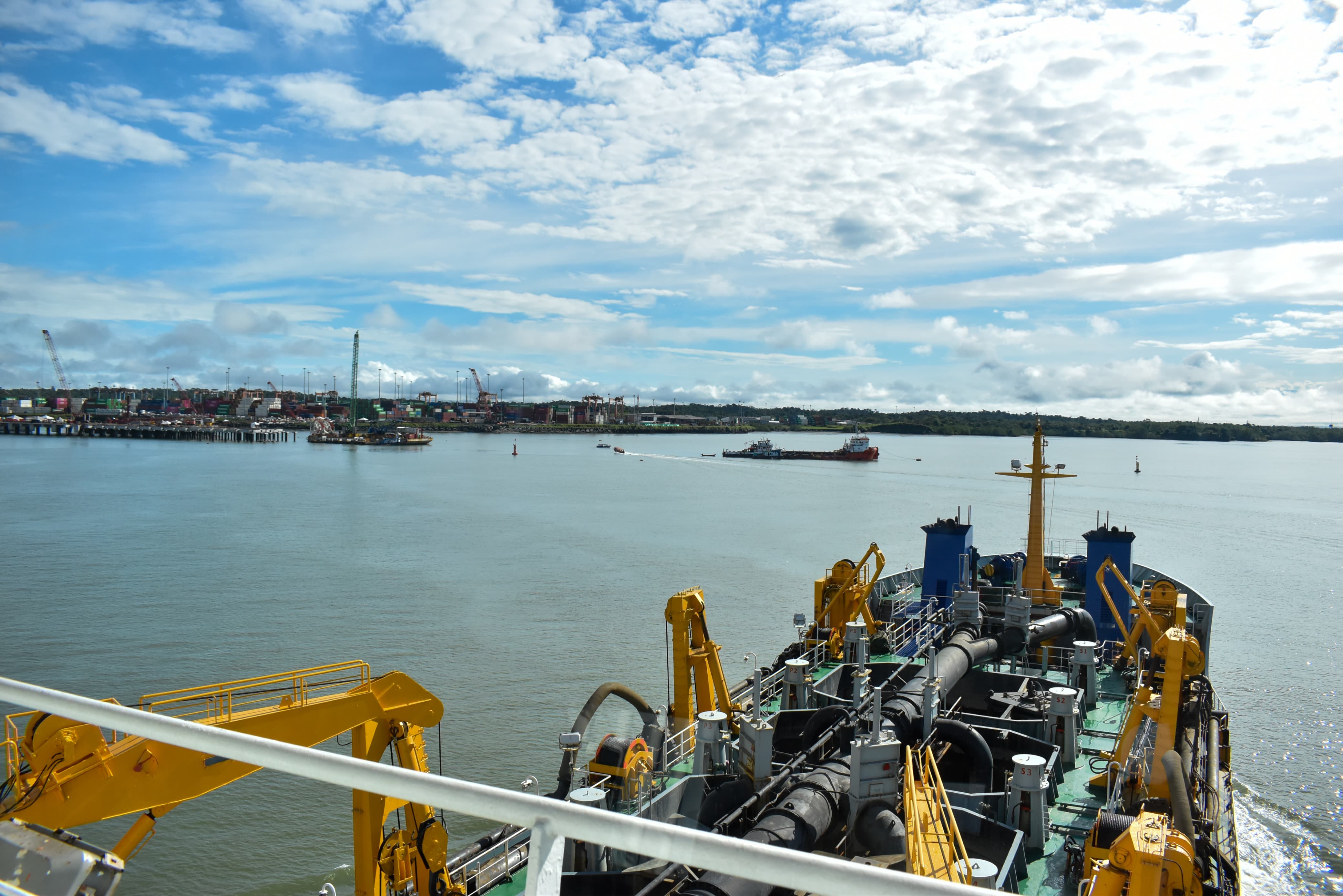 Dimar supervisa dragado de mantenimiento en zonas portuarias de Buenaventura 
