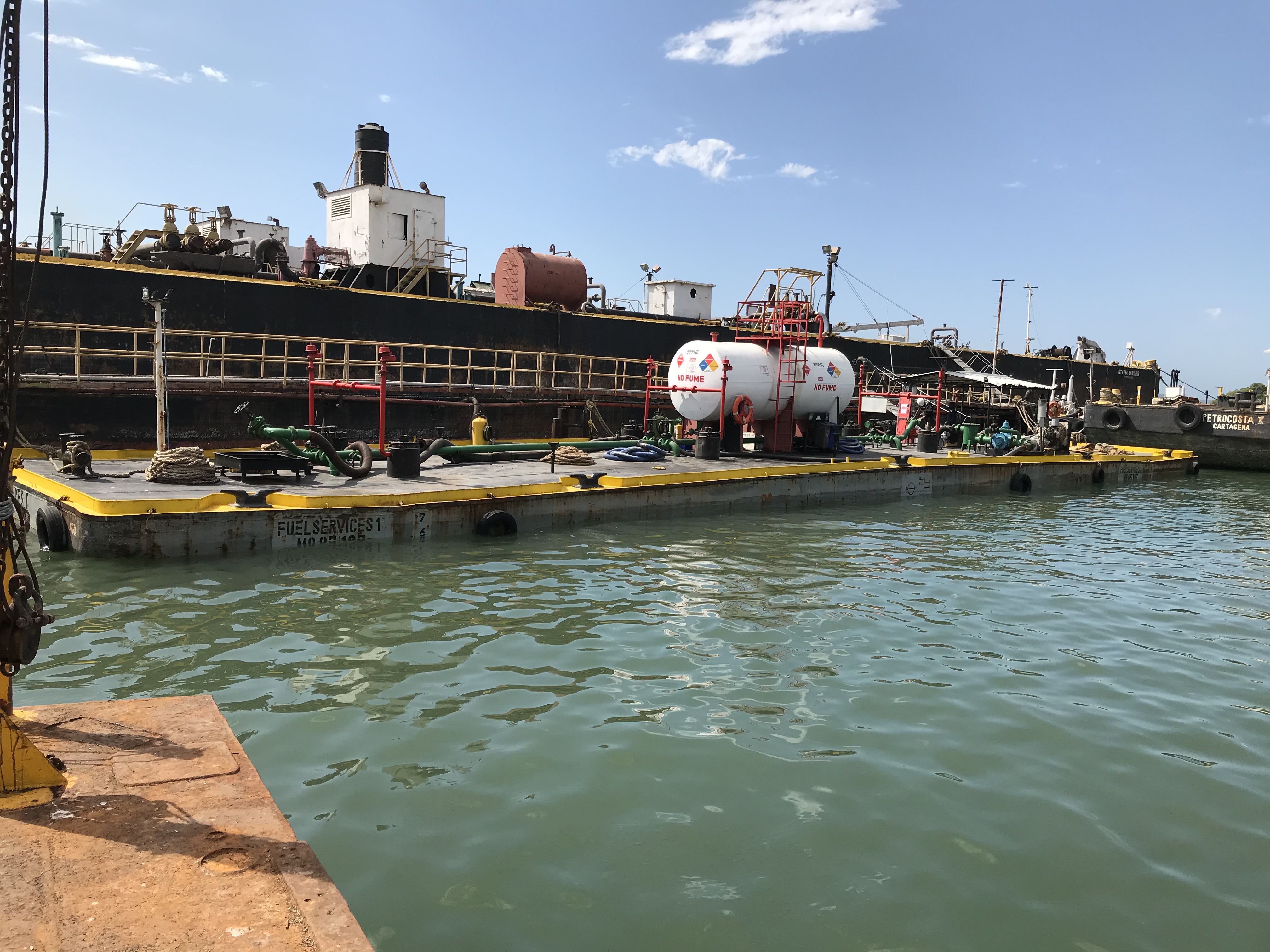 Dimar suspende operación de barcaza por riesgo a la seguridad marítima del puerto de Cartagena. Dimar suspende operación de barcaza por riesgo a la seguridad marítima del puerto de Cartagena.