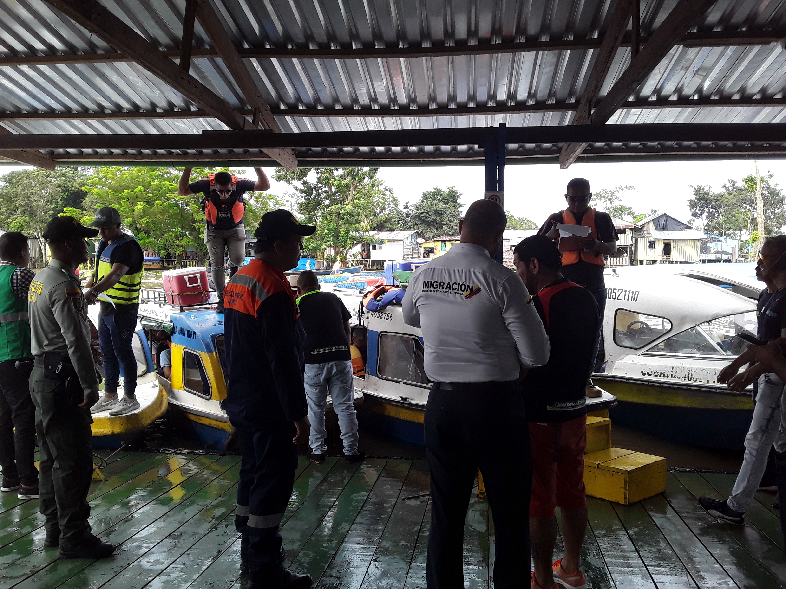 Dimar y autoridades de Leticia realizan controles de seguridad en la navegación fluvial