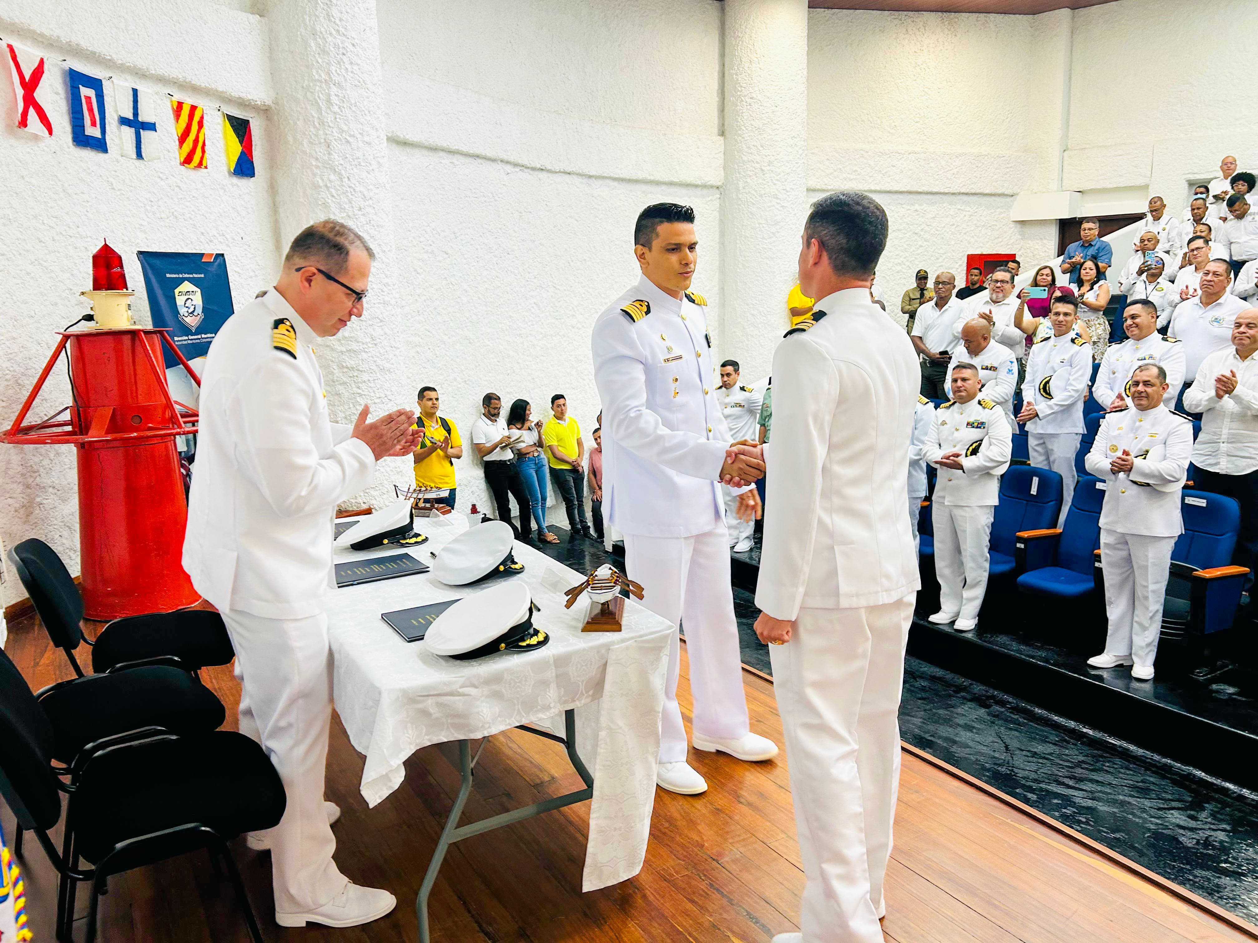 El Capitán de Fragata César Humberto Grisales López asume como nuevo Capitán de Puerto de Buenaventura