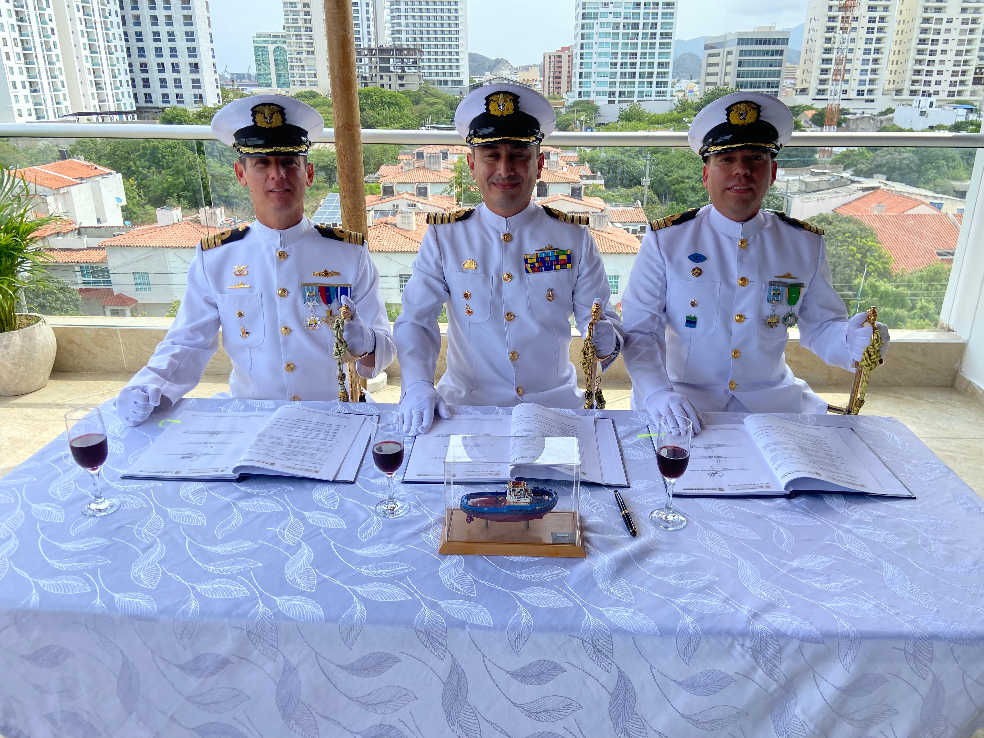 El Capitán de Fragata Julio César Monroy Silvera asume como nuevo Capitán de Puerto de Santa Marta