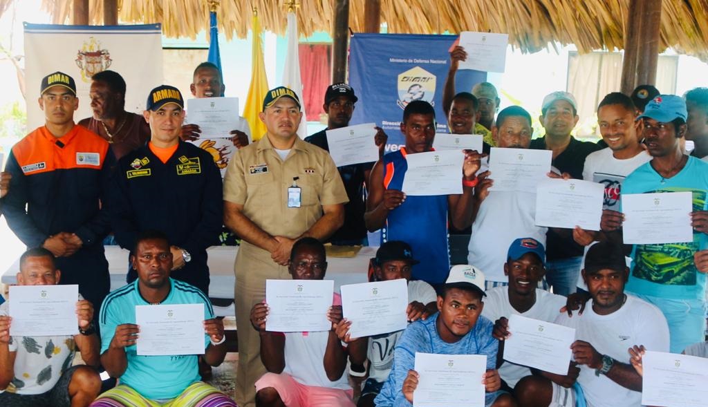En Santa Cruz del Islote Dimar certifica 50 nuevos motoristas