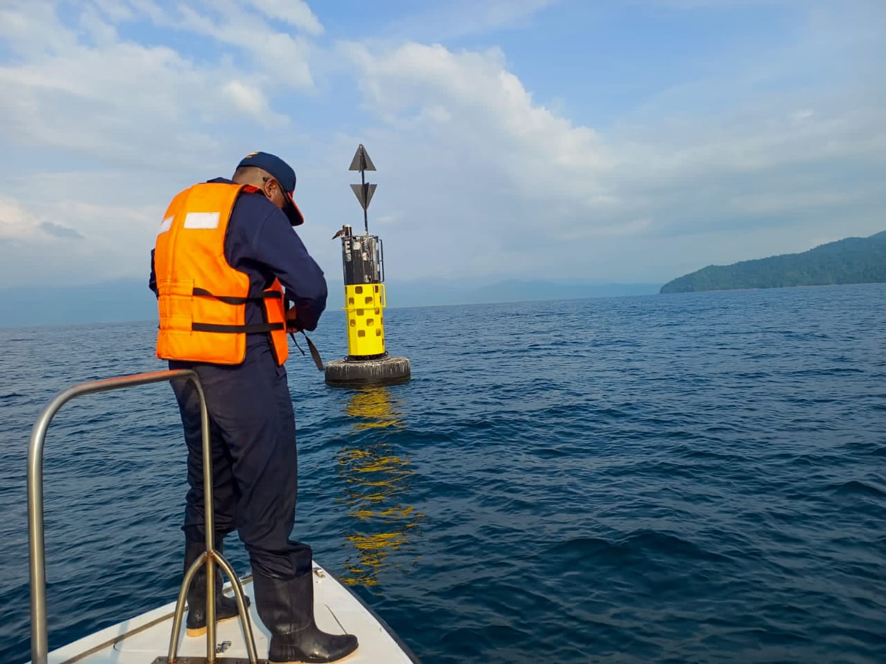 Bahía Solano cuenta con nuevas ayudas para la navegación y recolección de datos oceanográficos en tiempo real Bahía Solano cuenta con nuevas ayudas para la navegación y recolección de datos oceanográficos en tiempo real