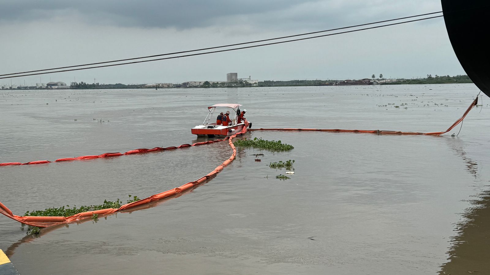 Dimar lideró simulacro de atención de emergencia ocasionada por derrame de hidrocarburos en el Puerto de Barranquilla Dimar lideró simulacro de atención de emergencia ocasionada por derrame de hidrocarburos en el Puerto de Barranquilla