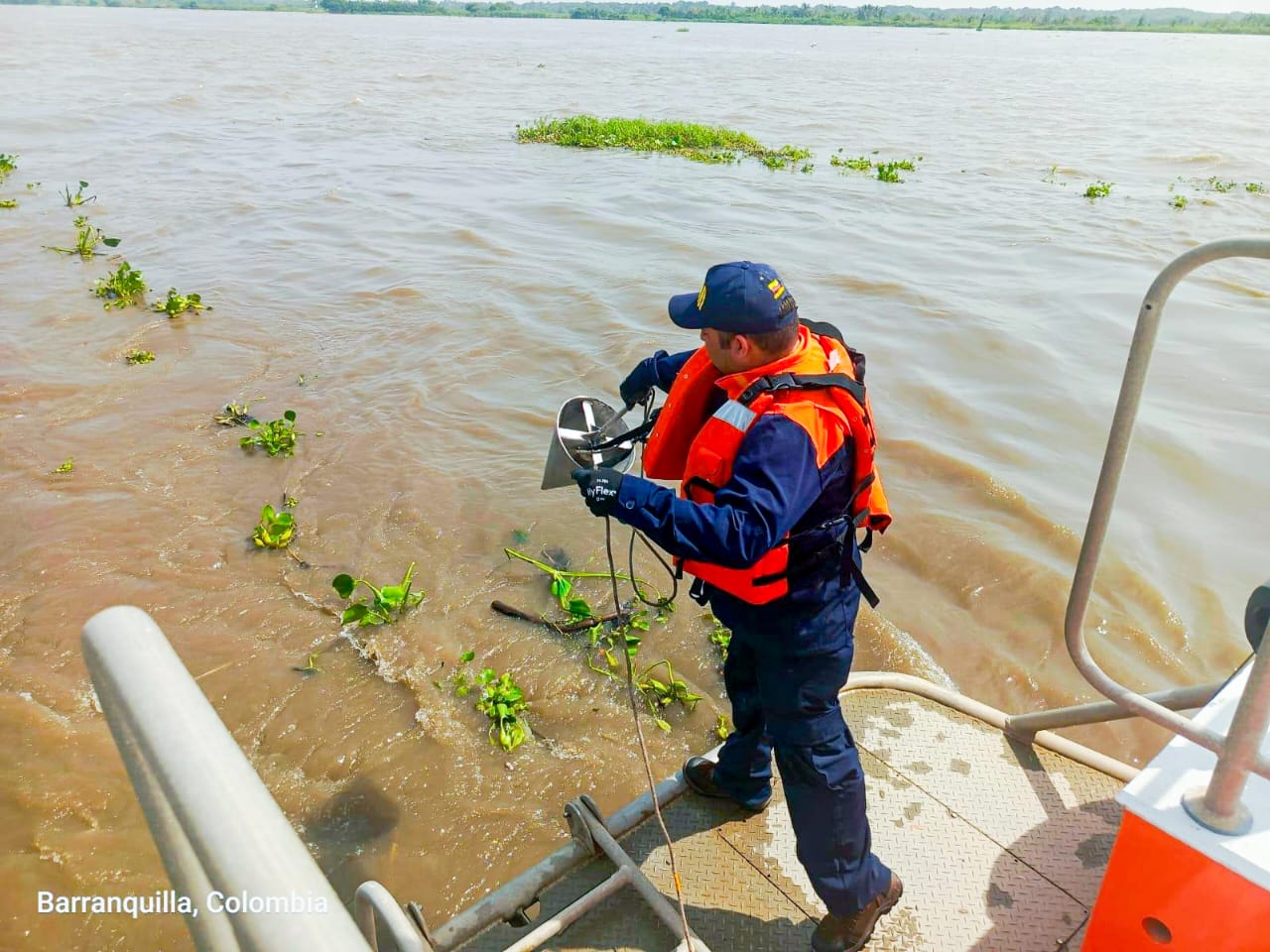 Dimar lidera estudio de contaminación marina en los principales puertos del Caribe colombiano Dimar lidera estudio de contaminación marina en los principales puertos del Caribe colombiano