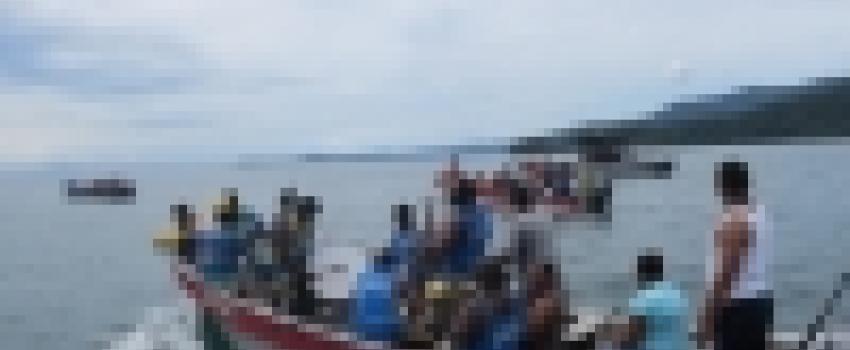 Grupos folclóricos de "chirimías" en el desfile náutico del "Festival de la Bahía". Grupos folclóricos de "chirimías" en el desfile náutico del "Festival de la Bahía".