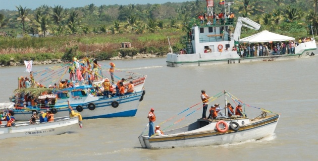 Desfile de embarcaciones por el río Magdalena en el evento Guacherna Fluvial. Desfile de embarcaciones por el río Magdalena en el evento Guacherna Fluvial.