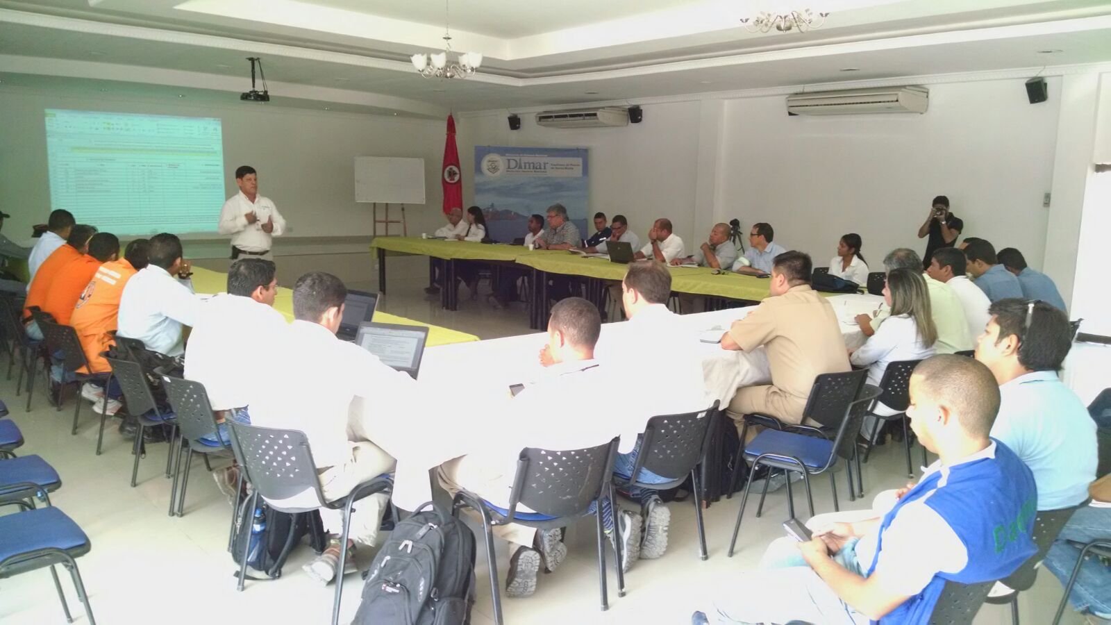 Al evento asistieron funcionarios de 17 entidades públicas y privadas del orden regional y local. Al evento asistieron funcionarios de 17 entidades públicas y privadas del orden regional y local.