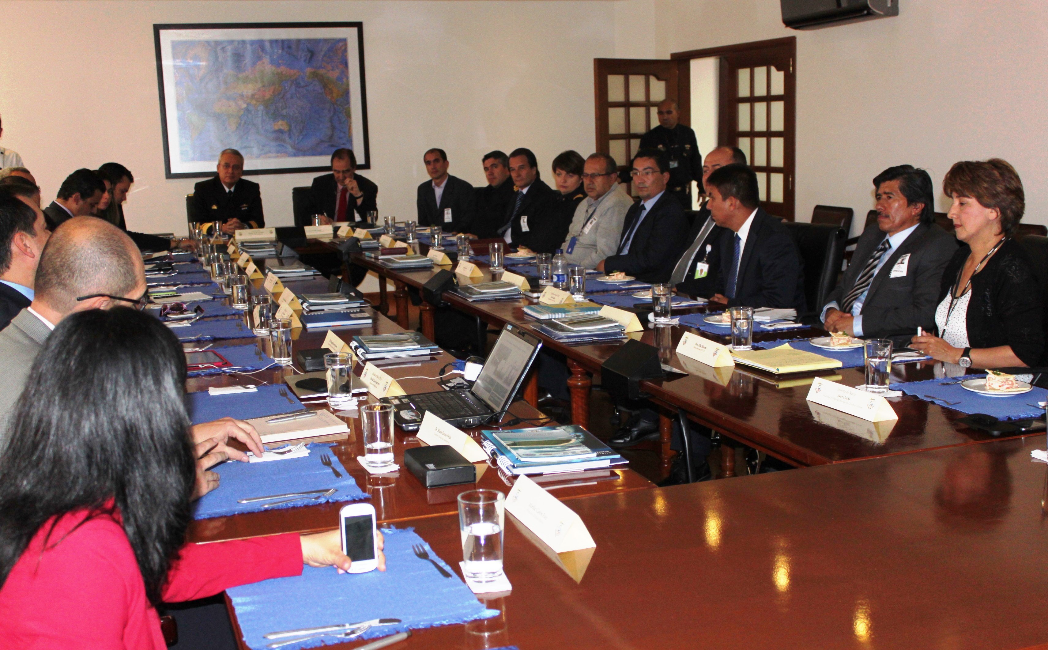 Este miércoles 5 de febrero en las instalaciones de la Dirección General Marítima –Sede Central, el Director General Marítimo, Contralmirante Ernesto Durán González y los jefes de las diferentes dependencias de Dimar, se reunieron con el Dr. Óscar Paredes Zapata, Director del Servicio Geológico Colombiano, y su equipo de trabajo, para afianzar el conocimiento mutuo de las instituciones y abrir caminos y puentes de trabajo para el desarrollo cooperativo, científico y tecnológico de Colombia en todas sus dime Este miércoles 5 de febrero en las instalaciones de la Dirección General Marítima –Sede Central, el Director General Marítimo, Contralmirante Ernesto Durán González y los jefes de las diferentes dependencias de Dimar, se reunieron con el Dr. Óscar Paredes Zapata, Director del Servicio Geológico Colombiano, y su equipo de trabajo, para afianzar el conocimiento mutuo de las instituciones y abrir caminos y puentes de trabajo para el desarrollo cooperativo, científico y tecnológico de Colombia en todas sus dime