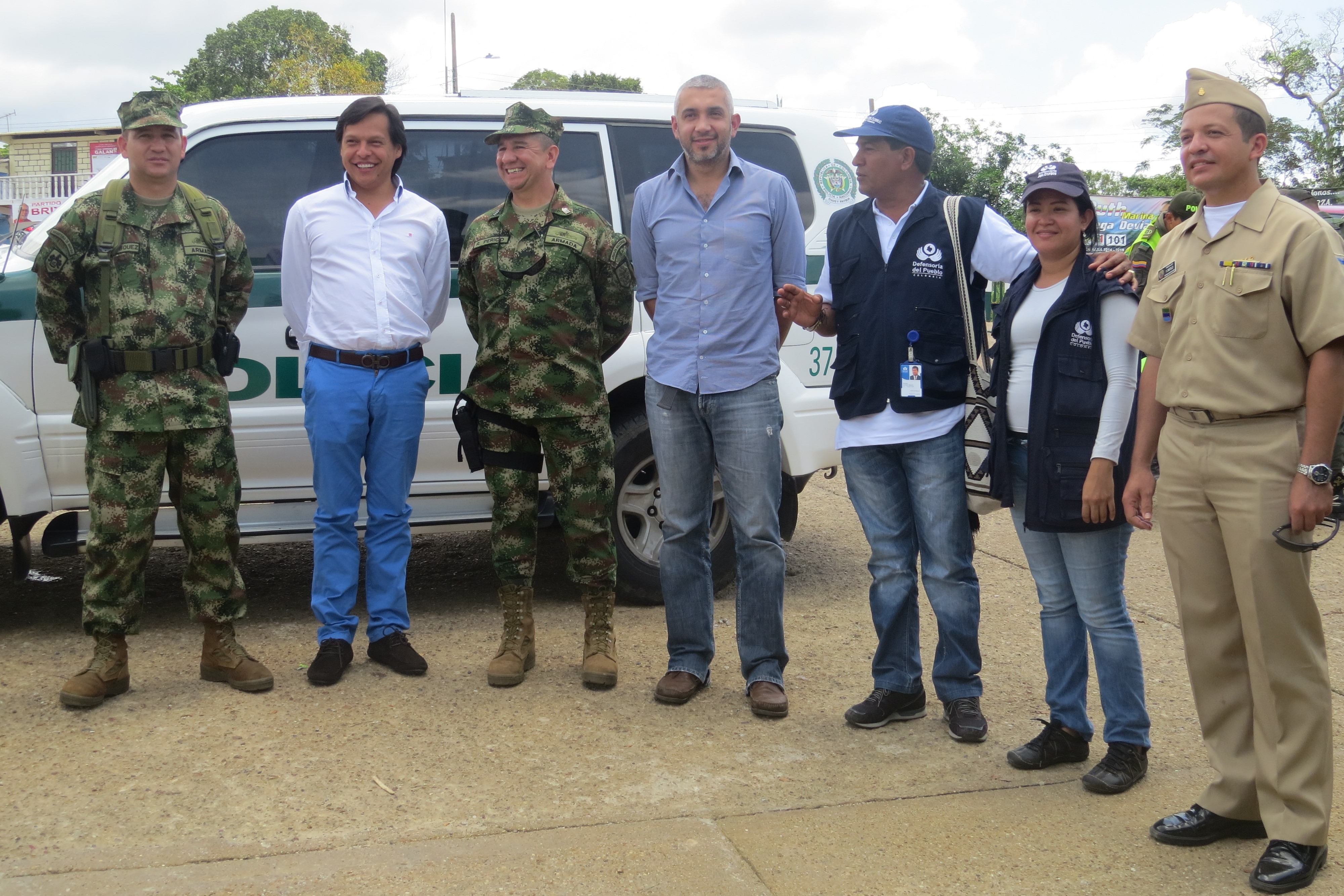 Viceministro de Transporte, Capitán de Puerto y demás autoridades civiles y militares, reunidos en Inírida. Viceministro de Transporte, Capitán de Puerto y demás autoridades civiles y militares, reunidos en Inírida.