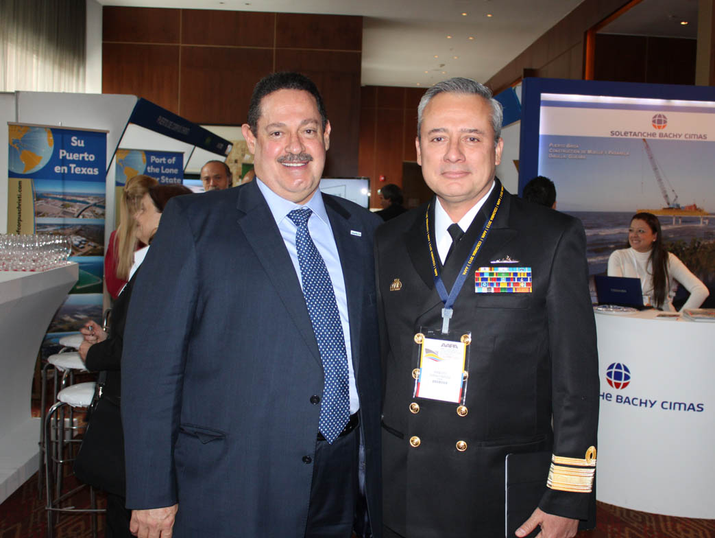 El Señor Contralmirante Ernesto Durán González, Director General Marítimo en compañía del Doctor Armando Duarte Peláez, Presidente de la Asociación Americana de Autoridades Portuarias (AAPA) en el XXII Congreso Latinoamericano de Puertos, en el Hotel Marriot de la ciudad de Bogotá. El Señor Contralmirante Ernesto Durán González, Director General Marítimo en compañía del Doctor Armando Duarte Peláez, Presidente de la Asociación Americana de Autoridades Portuarias (AAPA) en el XXII Congreso Latinoamericano de Puertos, en el Hotel Marriot de la ciudad de Bogotá.