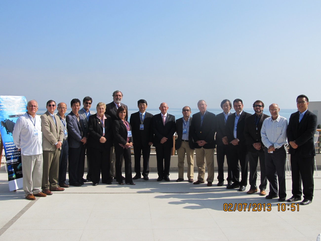 Imagen oficial del Simposio Internacional de Ciencia y Tecnología del Oceáno ROK-LAR que tuvo lugar en Paracas, Perú. Colombia estuvo representada por el Capitán de Fragata José Manuel Plazas Moreno, Director del Centro de Investigaciones Oceanográficas e Hidrográficas del Pacífico (CCCP). Imagen oficial del Simposio Internacional de Ciencia y Tecnología del Oceáno ROK-LAR que tuvo lugar en Paracas, Perú. Colombia estuvo representada por el Capitán de Fragata José Manuel Plazas Moreno, Director del Centro de Investigaciones Oceanográficas e Hidrográficas del Pacífico (CCCP).