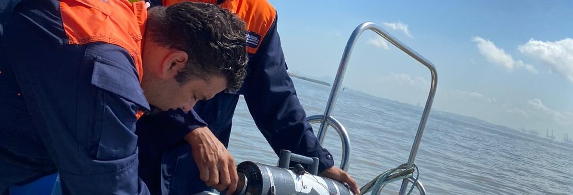 Dimar contribuye a la prevención y control de la contaminación en la bahía de Cartagena