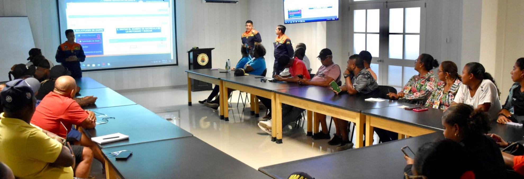 Empresas de transporte turístico de San Andrés se capacitan para implementar el Sistema de Tráfico Marítimo - SITMAR