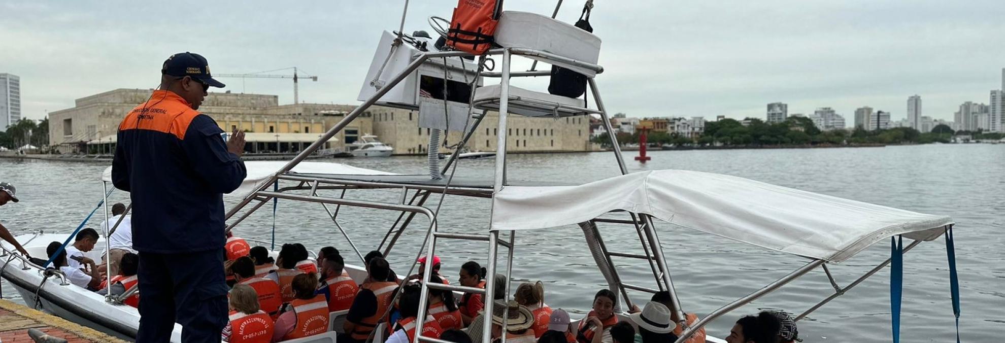 En Cartagena, la temporada se disfruta en el mar con #SeguridadDimarEs