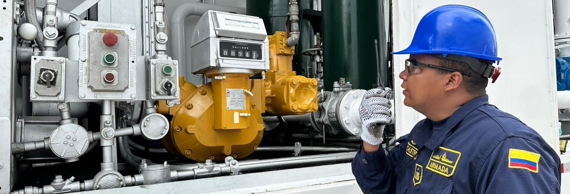 ARC ‘Simón Bolívar’ recibe el cargue de diésel marino más grande en la historia de la marina colombiana