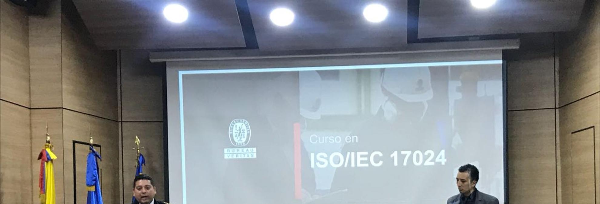 Funcionarios del CIOH y Aviación Naval.