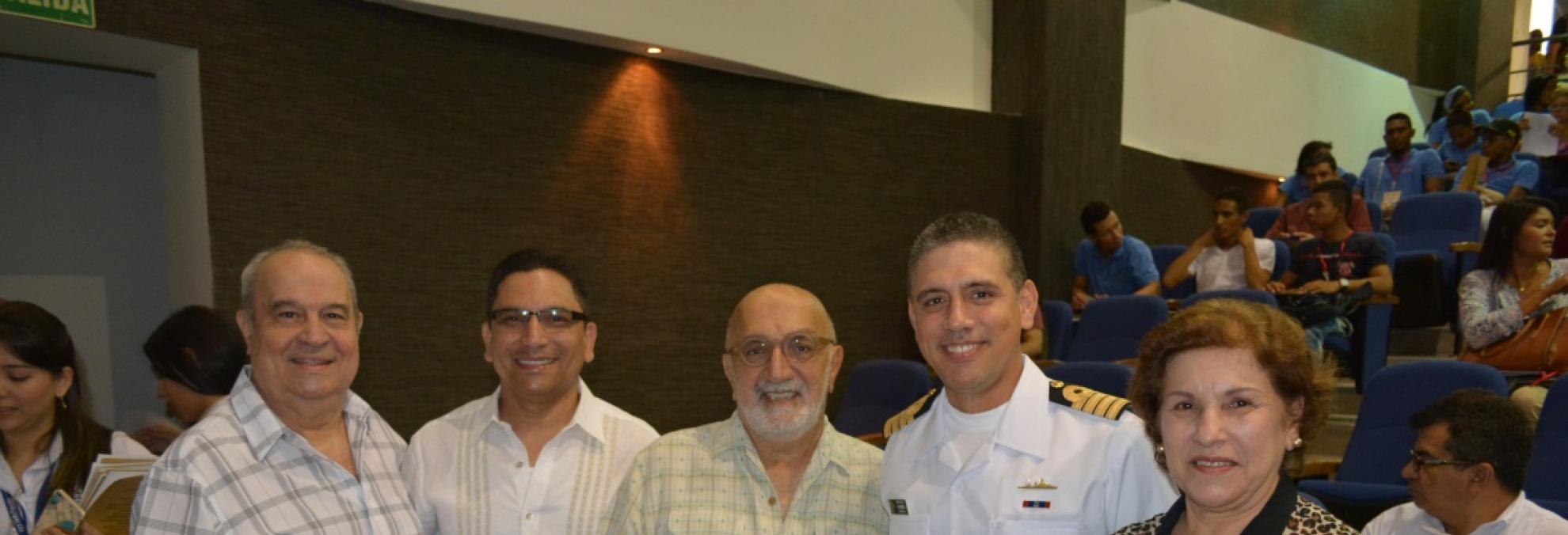 Representantes de RIESCAR en compañía de los homenajeados Juan Gossaín Abdala y CN Alex Ferrero, en representación del CIOH.