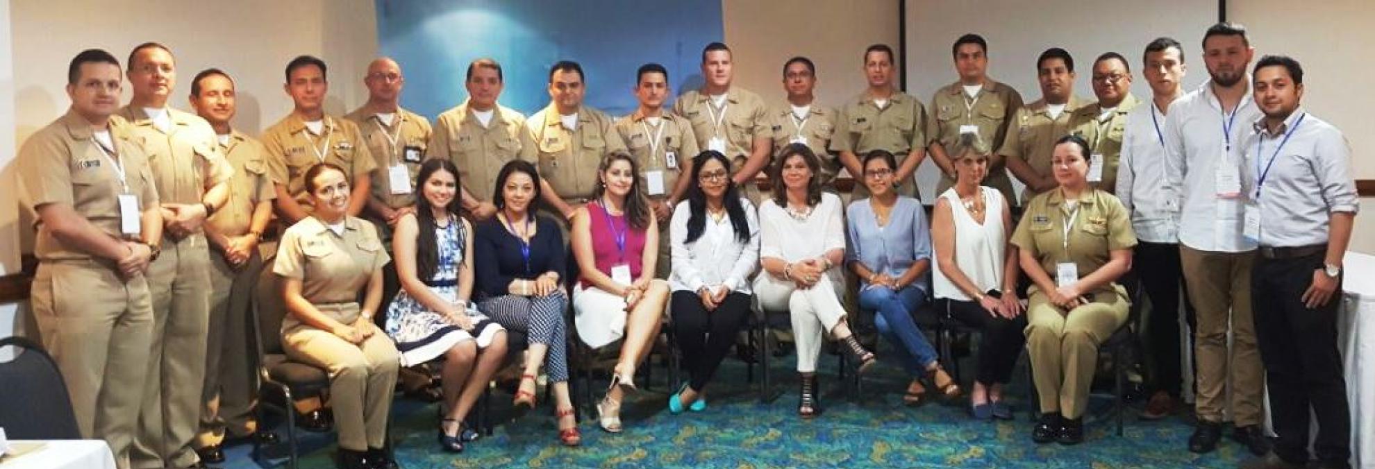 Funcionarios de las unidades de Dimar en el Caribe y el equipo de Proyecto de Fortalecimiento de las Relaciones Externas, en compañía del Director General Marítimo