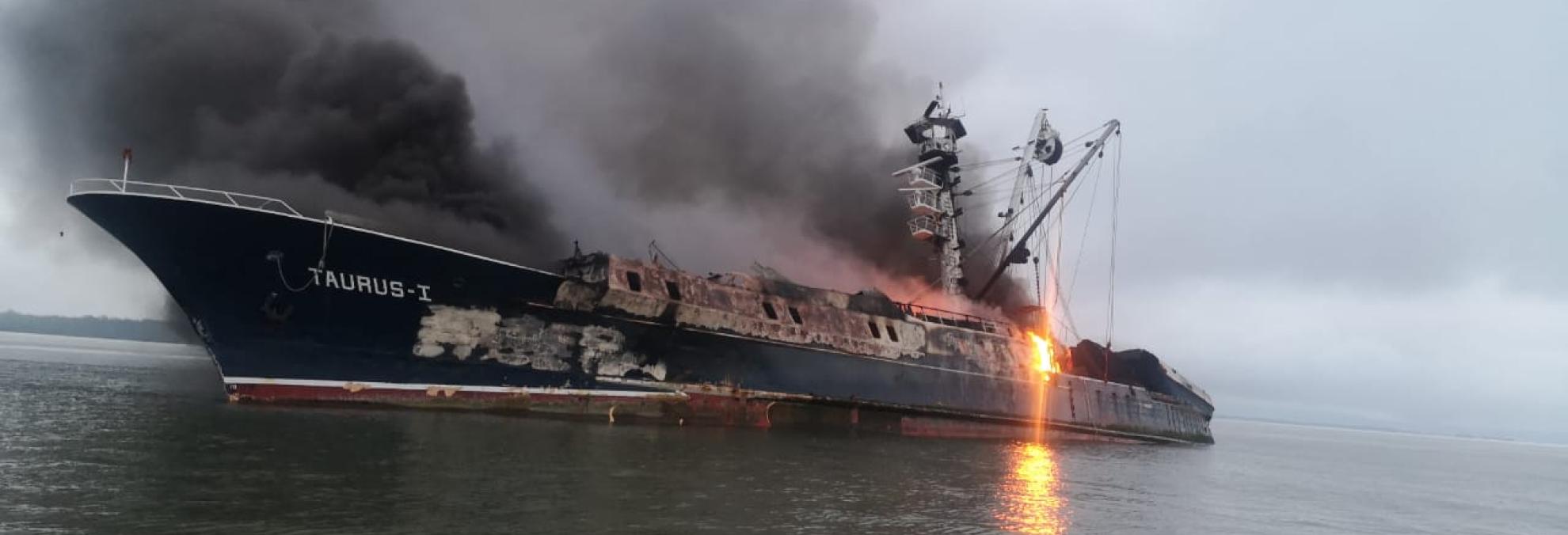 Dimar supervisa la operación de salvataje del Taurus I en la bahía interna de Buenaventura