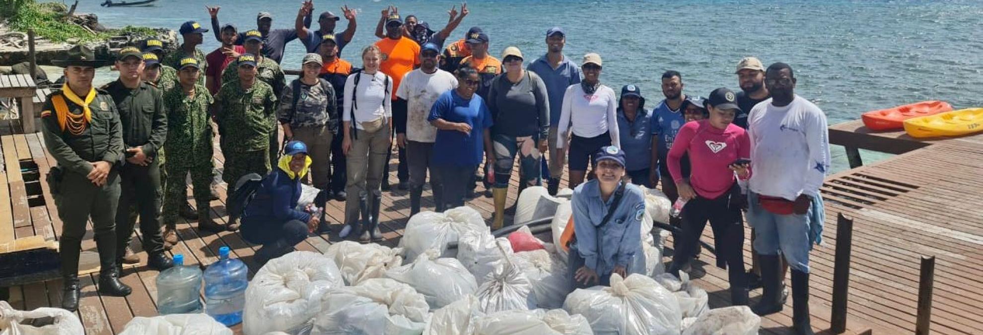 Dimar unida al Comité Municipal de Educación Ambiental de Providencia para limpiar el Parque Old Providence MacBean Lagoon